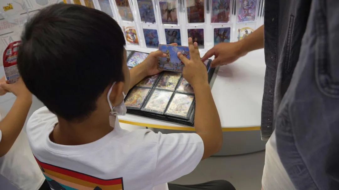 一张小卡片狂卖30亿，下一个潮玩大赛道开启了吗？